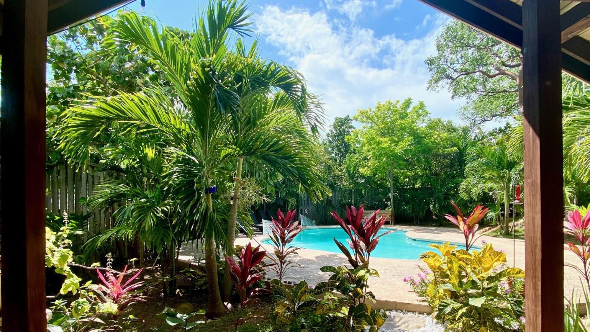 Seaside Family Oasis, King Bed, Private Pool, With Car Apartment Nassau Exterior photo